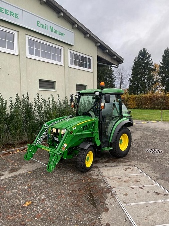 John Deere 3039R mit Frontlader