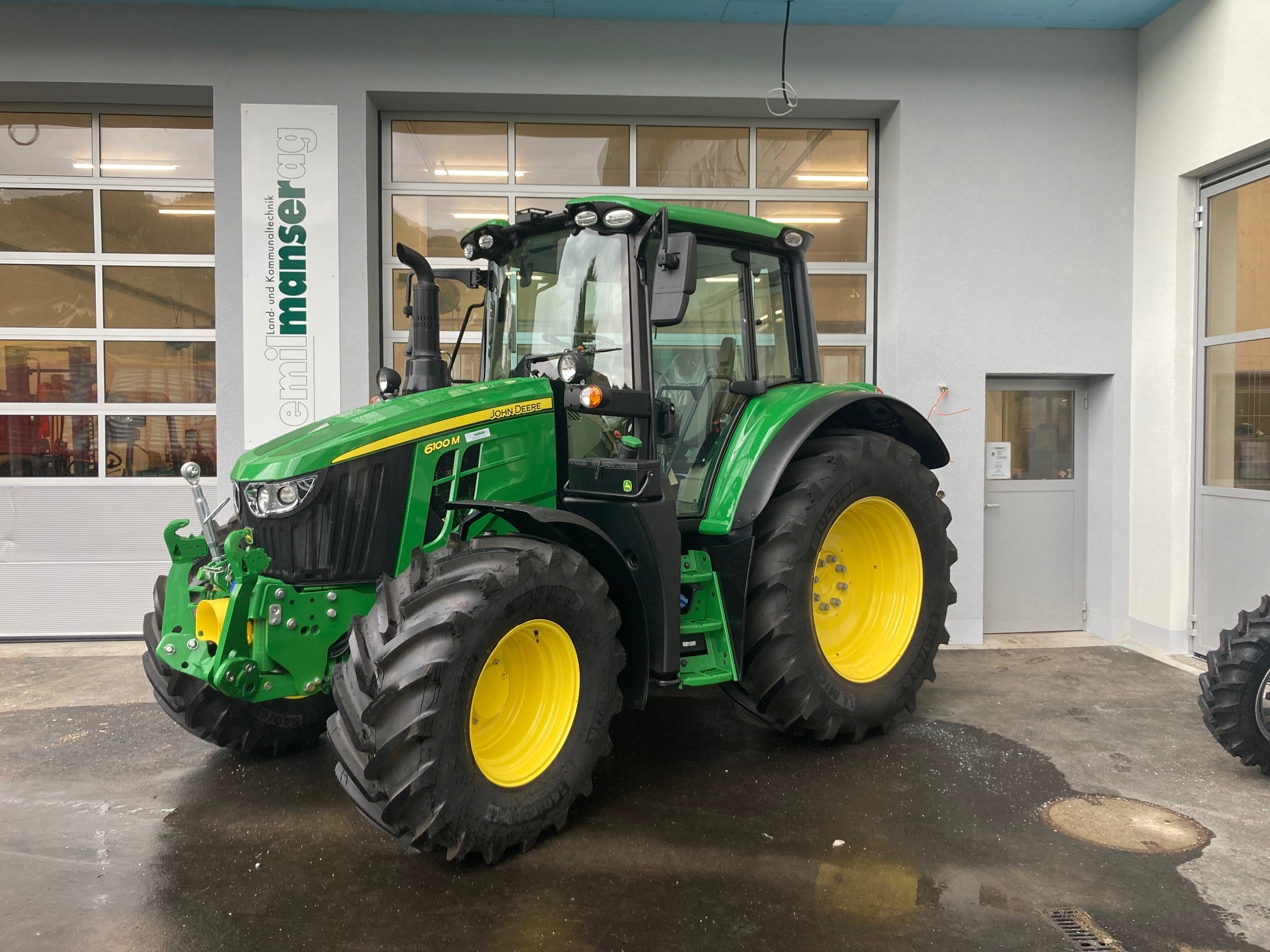 John Deere 6100M maurer