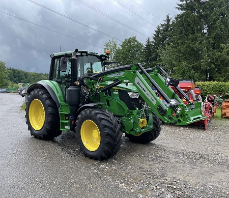 John Deere 6M150 mit Quicke Q5S