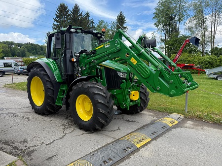 John Deere 6M 125 mit 603R Frontlader