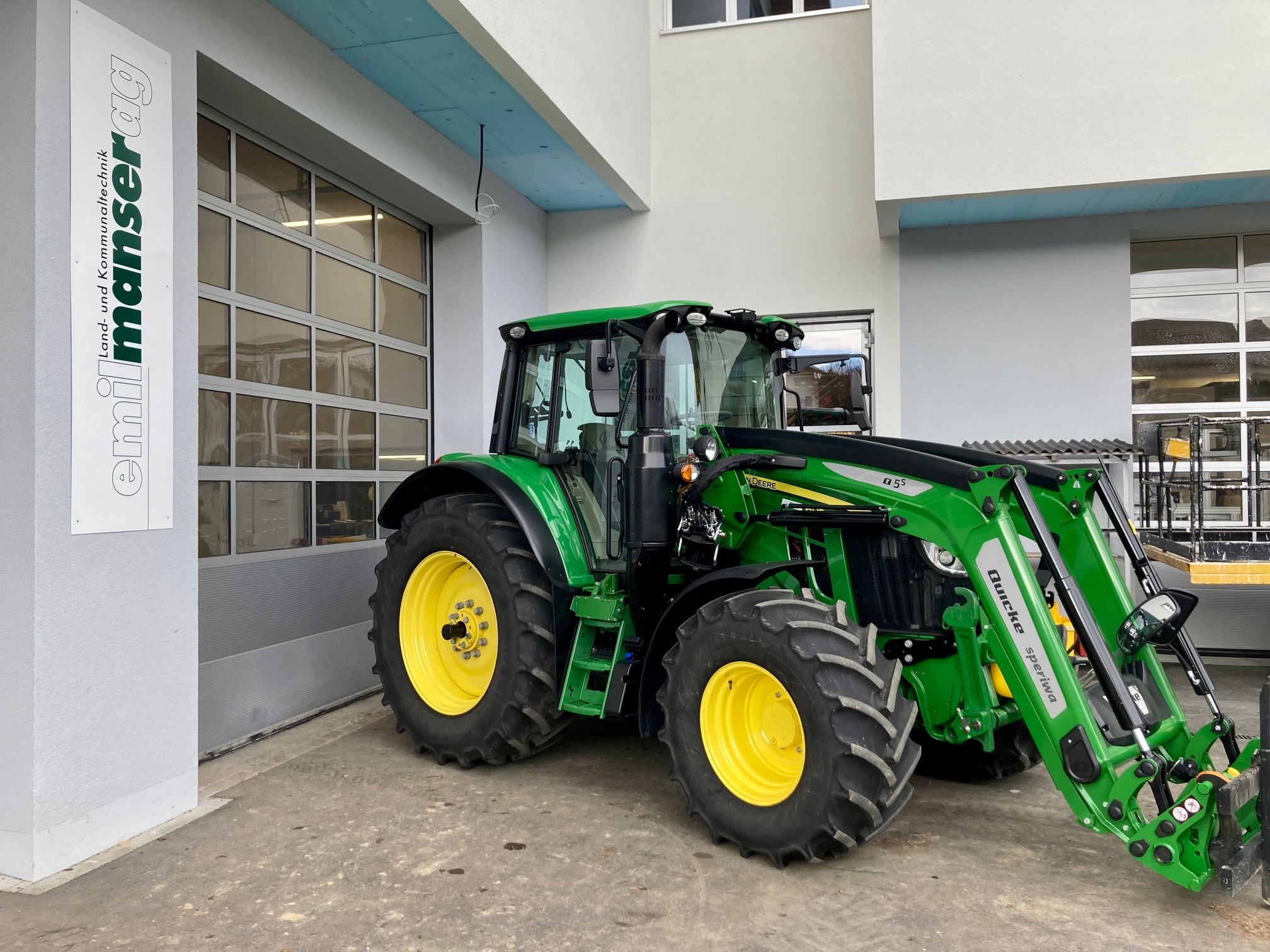 John Deere 6120M a